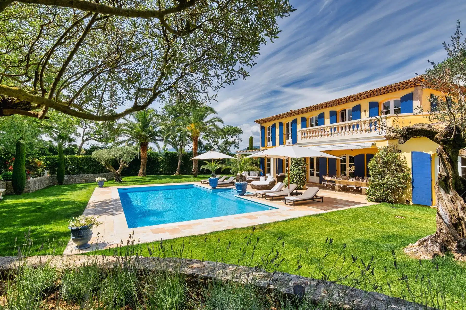 Comment investir dans l'immobilier de luxe à Saint-Tropez