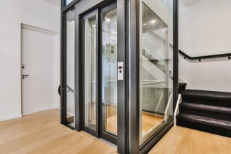 Élévateur PMR : un équipement de plus en plus incontournable dans les projets immobiliers