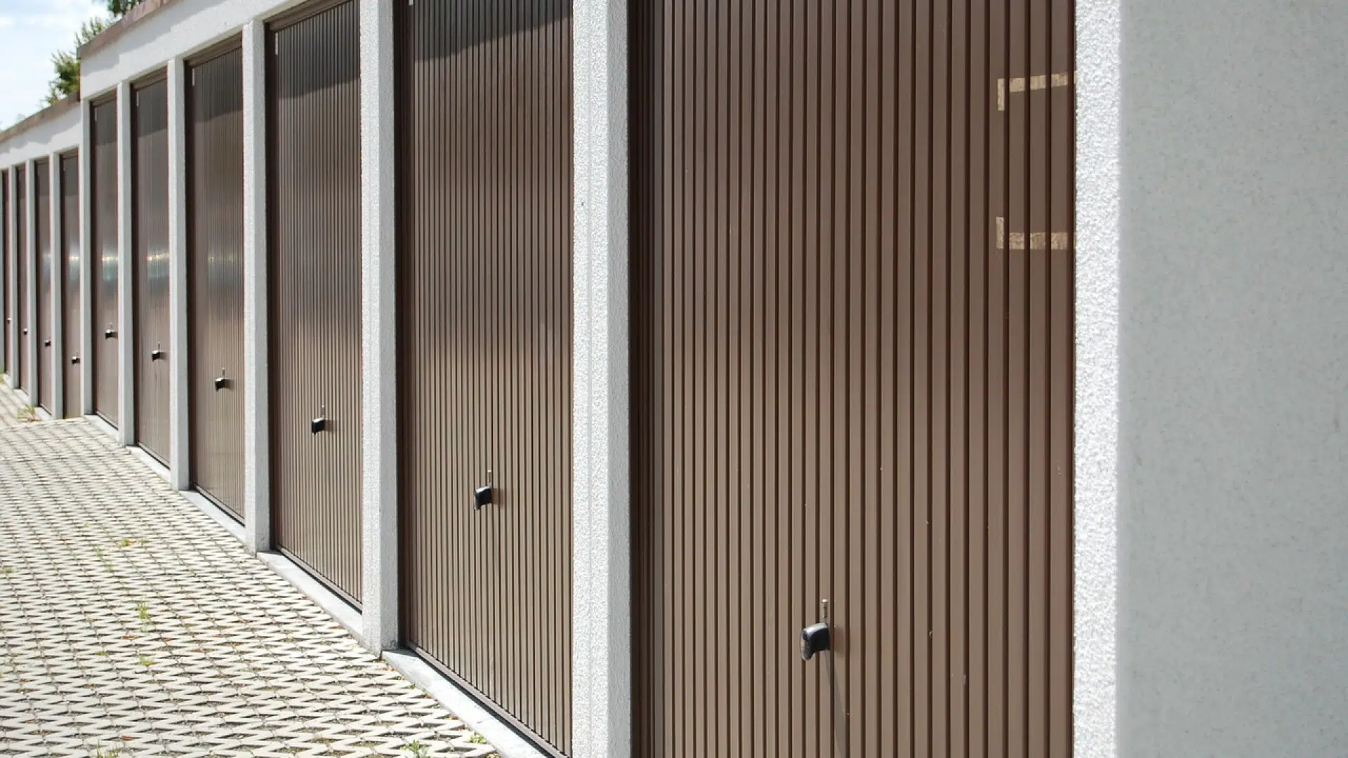 Pourquoi faire le choix d'une porte de garage en bois ?