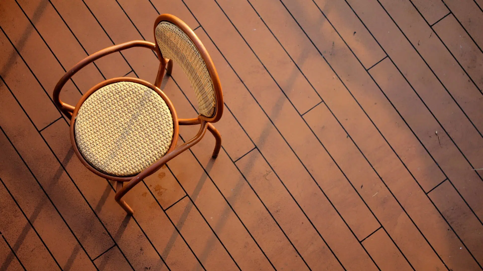 Rénovation de parquets : pourquoi contacter des parqueteurs professionnels ?