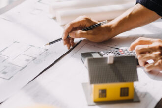 Rénovation énergétique : pourquoi le label RGE de votre artisan change tout