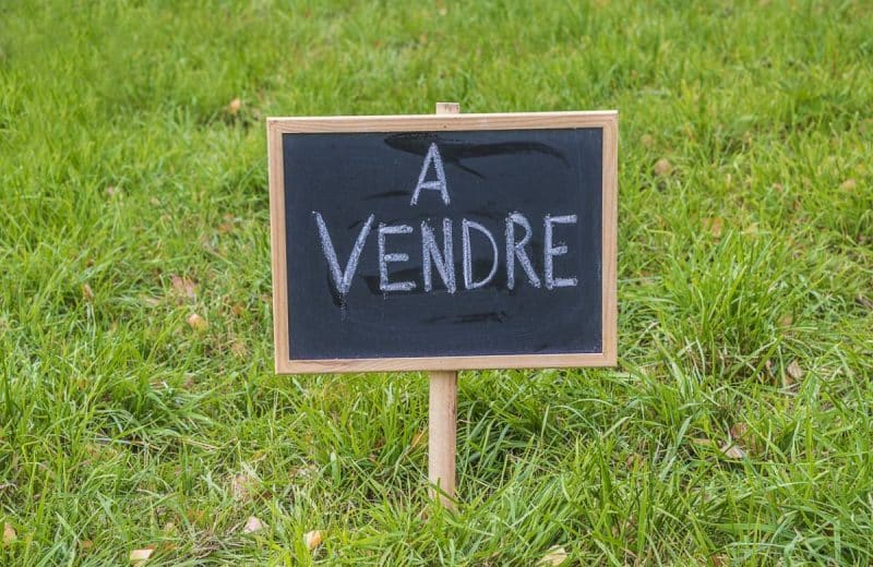 Les démarches obligatoires pour la vente d’un terrain en zone à risques